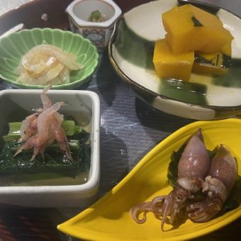 『席の予約がお得』おばんざい三種と珍味二種と1ドリンク付き　通常1500円→1000円