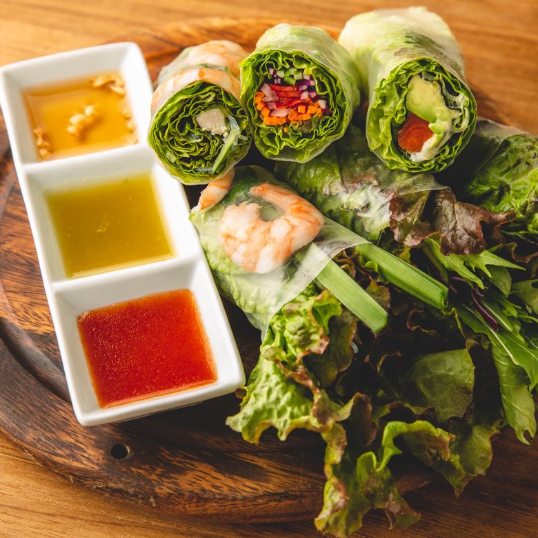 Assorted two kinds of raw spring rolls