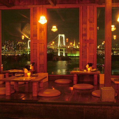 [1至8人可]享受榻榻米房间广受欢迎的夜景，您可以在其中放松身心并欣赏海景。