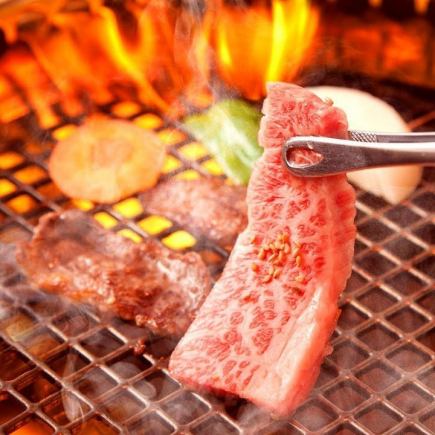 【超值午餐套餐】共 10 道菜,从烤肉(如和牛牛腩、和牛牛腰肉)到最后的菜肴和甜点!