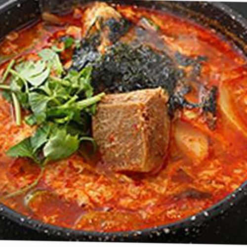 热腾腾的烤肉面