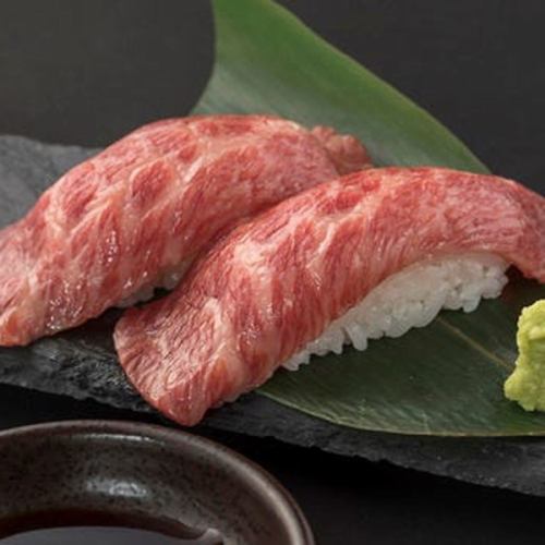 和牛握寿司、马肉刺身等。