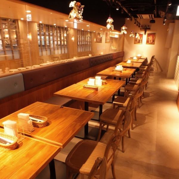 [Siam Celadon Tobu Ikebukuro] The interior of the store feels the warmth of wood ♪ Enjoy the extraordinary world in a stylish and relaxing space.In addition to the popular lunch set, we also have a hearty "takeout", so if you are in a hurry, please use it ♪