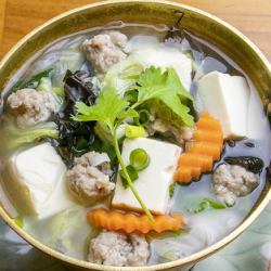 Light vermicelli soup "Gaengchu Unsen Moosap"