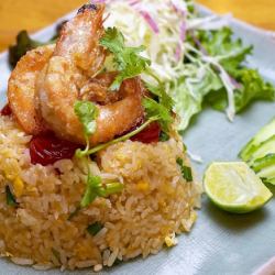 Soft shell shrimp fried rice "Khao Pad Kunnim"