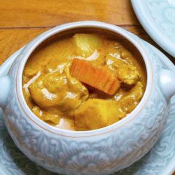 Chicken yellow curry gaeng curry gai