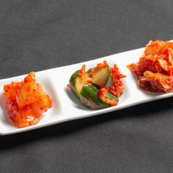 Assorted kimchi (Chinese cabbage / cucumber / radish)