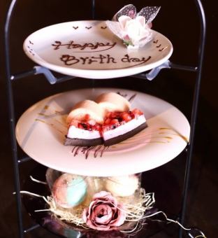 {For anniversaries♪ Leave your celebrations to us} Bouquet & Dessert Plate with Message