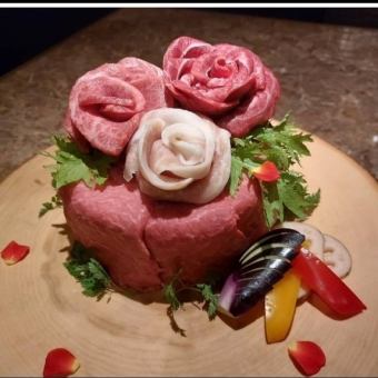 《記念日や特別な日に》特製肉ケーキ★8,000円（直径15センチ）
