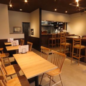 最低10名様で、お店の貸切利用も可能です！着席時は最大19名様で、立食時は最大30名様で可能です。お電話または店頭にてご予約承っておりますので、お気軽にお問い合わせください！