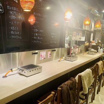 カウンター席はお1人様でくつろげます。店主にあれこれ本日のおすすめを聞くには最適！