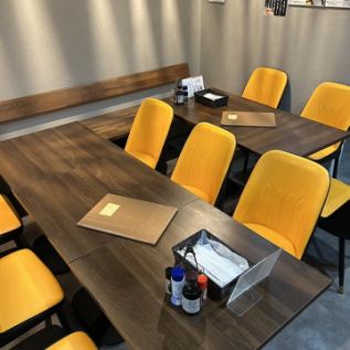 6名用テーブルをご準備することも可能で。プチ宴会や少人数での女子会など幅広い用途でご利用可！