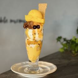 Mango pudding parfait