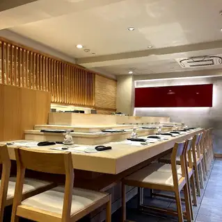 [1F/Counter Seating] We have 11 seats available.The special feeling of being able to savor freshly made sushi prepared right in front of you is undeniable, but the real pleasure also lies in being able to choose the seasonal and recommended items of the day while chatting with the chef.Watching the chef's gestures and movements while enjoying sushi becomes a luxurious experience that engages all five senses.