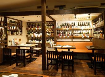 There are various table seats in the store, which is ideal for drinking parties and dining with friends.Please spend a time intoxicated with delicious sake and gastronomy in a calm space.