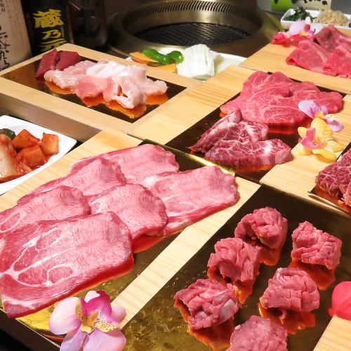 「黑毛和牛三味」【5,500 JPY（含税）套餐】！！厚切牛舌、特制涮肉里脊、甜点等13道菜品