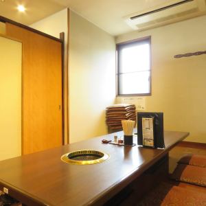 It is a private room on the 2nd floor with tatami mat seats.Please use it for family talks and various celebration parties.