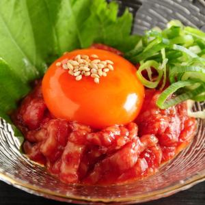 Wagyu beef yukke (sauce or salt)