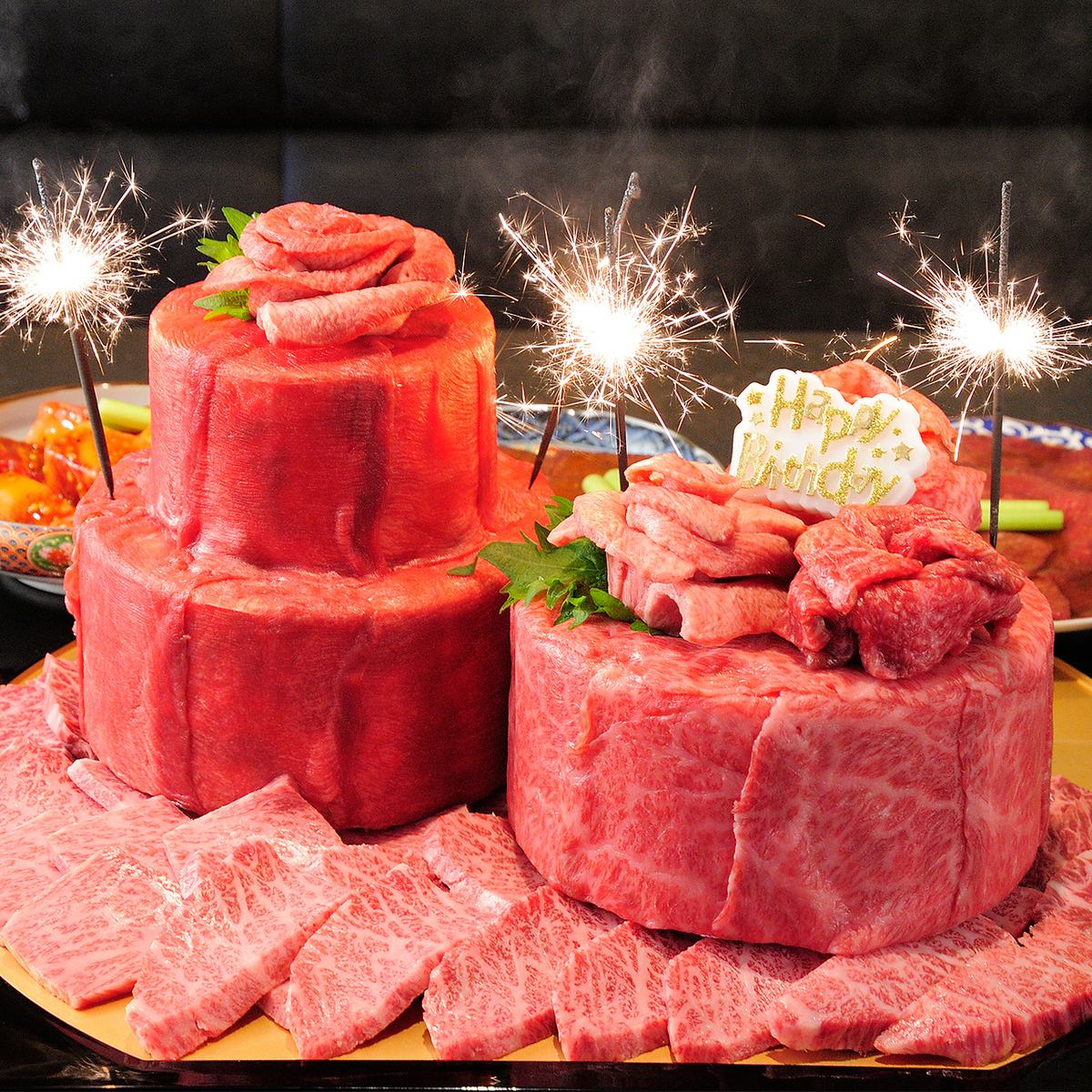 【誕生日サプライズ】には肉ケーキを！特別な一日を演出します。