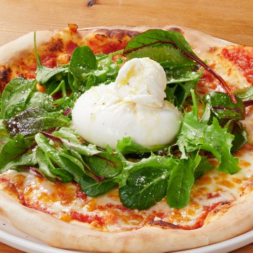 "King's pizza" with homemade burrata cheese