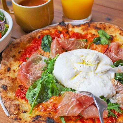 An adult space where you can enjoy authentic pizza and tapas baked in a stone oven ♪