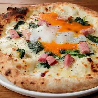 Smoked bacon and spinach pizza Bismarck