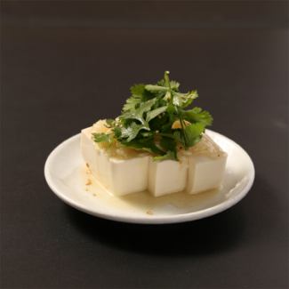 Chilled tofu with lots of green onions and coriander