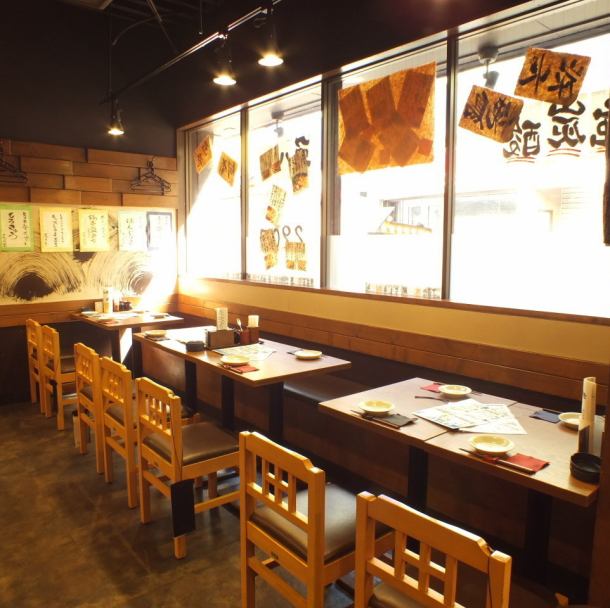 活気に溢れる炭旬 船橋仲通り店は仕事で疲れている時でも「お疲れ様」と言われているような安心感があり気が和らぎます。ゆったりと一息ついて、明日からも頑張る活力を充電できる働く大人のための居酒屋！今宵も焼き鳥をつまみに一杯いかがでしょうか？スタッフ一同、ご来店心よりお待ちしております！