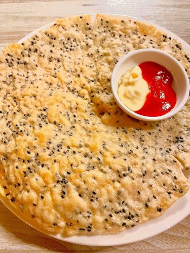 Sesame rice crackers