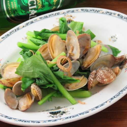 Stir-fried clams with greens