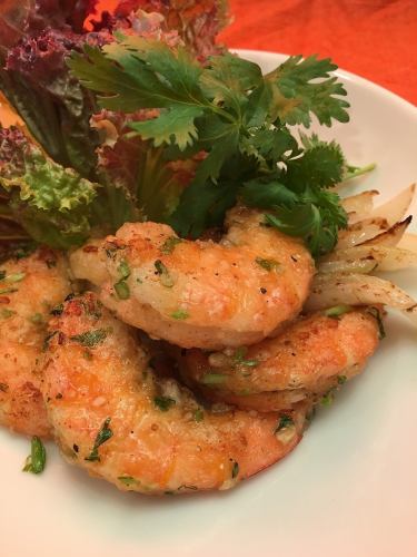 Stir-fried shrimp with coriander salt and garlic