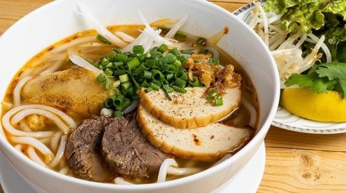 香辣牛肉和香茅粗米粉（Bun Bo Hue）