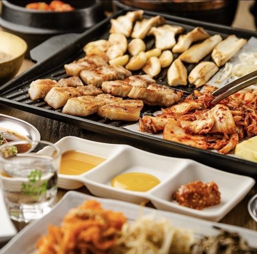 The most popular! Cheers with samgyeopsal set!!