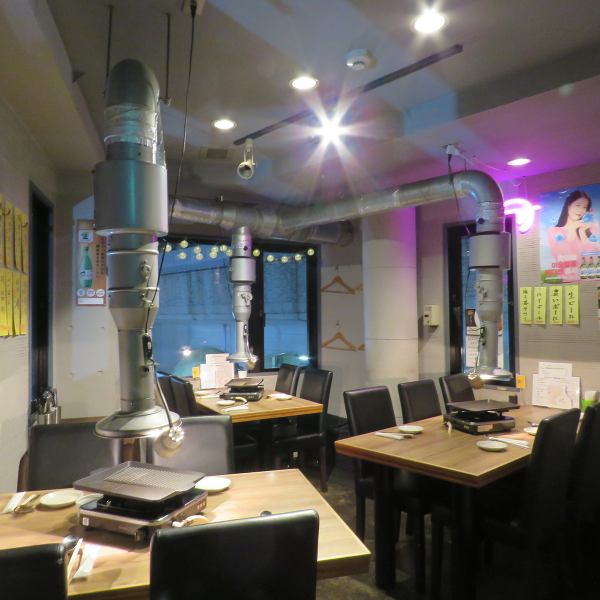[~Recommended space~Table seats] On the 3rd floor, we have a table seat that can seat up to 6 people together, and 2 tables that can seat 4 people.Both large groups and private use are welcome.