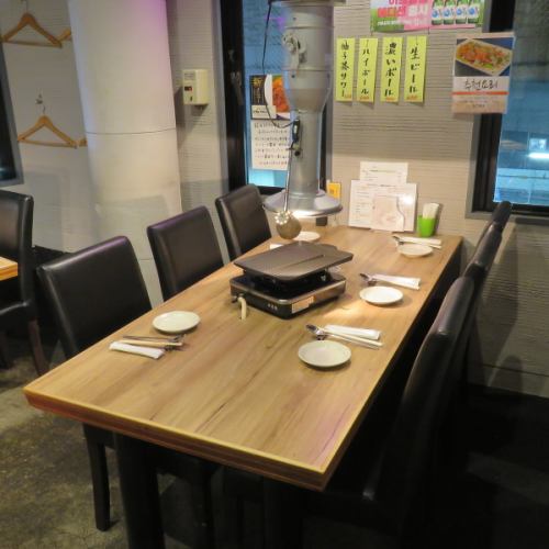 【～団体利用も大歓迎～大テーブル席】団体利用も承っております！歓送迎会に、忘年会、新年会と幅広くご利用いただけます。都心に出ずとも、大切な方とのお時間を当店の韓国料理で♪