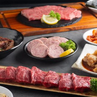 破格【あか牛に黒毛和牛も!大人気メニュー90分食べ放題】5500円(税込)飲み放題+1800円(税込)