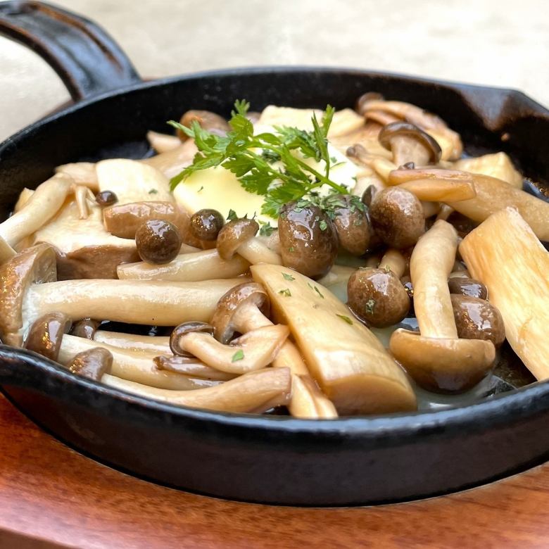 Mushrooms in red wine, butter and soy sauce