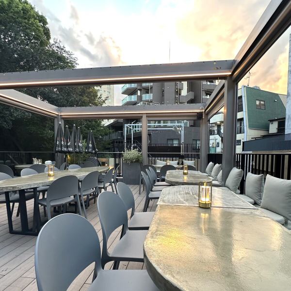 A rooftop beer garden with a panoramic view of Inokashira Park has just opened! Enjoy your meal on the open terrace.