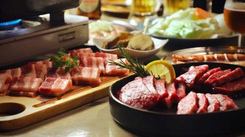 【　井の頭公園が一望できる屋上BBQビアガーデンがNEWOPEN　】
『HONOO』　【 @inokashira_honoo】

吉祥寺から徒歩4分🚶💨
手ぶらでも、持ち込みでもOK‼️駅チカだからこそ、途中で買い出しもできちゃう🍺
女子会や、パーティー、仲間とのイベントにぴったりなBBQビアガーデンです✨

自然豊かな井の頭公園内で四季が楽しめる、唯一無二のテラス席をご用意。
桜や、紅葉、暑い夏にキンキンに冷えたビールをお楽しみいただけます‼️

《　ペット連れOK🐕️HONOOの多目的な楽しみ方♪　》
大好きなペットと一緒に、風を感じながらコーヒーや紅茶とスイーツを楽しんだり、テラスでゆったりコーヒーと読書を楽しむのもOK！
今日のお店はどこにする？ママ友とのランチやディナーでの利用にもオススメです。
当店のランチの名物は＼自家製タルタルサバサンド／
都会の賑やかさから離れて、静かなひとときを楽しみませんか〜☕️
一人で来てもOK、みんなでワイワイ過ごしてもOK！様々なシーンにご利用ください✨

《　HONOOがご用意する食材　》
美味しいお肉や新鮮なお野菜をご用意しております🍅
ソーセージは、西東京からお取り寄せしておりますので、ぜひご賞味いただきたい一品でございます。
ガッツリ系だけではなく、写真映えするお料理もございます♡
ほかにも、「ホタテとエビのアヒージョ」や「スルメイカの赤ワインバター醤油」などのオシャレな料理を多数ご用意📷

《　持ち込みで大歓迎🙌🏻好きな食材でお楽しみいただけます　》
食材＆飲み物持ち込みプランは、お1人様1時間880円〜承ります！
自分の好きな食材とお酒を楽しみたい方にオススメです🍻必要な機材や食器類は揃っているので、荷物も重くない💪
＼なんと／冷えたグラス・氷・炭酸水は無料‼️近くにはスーパーやコンビニもございますので、食材調達にも困りません。

皆様のご来店、心よりお待ちしております。
『HONOO』　【 @inokashira_honoo】
#井の頭公園ごはん
#井の頭公園桜
#井の頭公園ランチ
#吉祥寺ゆっくりランチ
#井の頭公園駅
#honoo
#吉祥寺おすすめ
#井の頭公園グルメ
#井の頭公園
#吉祥寺えき
#吉祥寺よるごはん
#吉祥寺ごはん