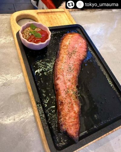 ありがとうございました‼️
リポストさせていただきます🍴🙏

#リポスト - @tokyo_umauma 
🍴他のグルメも見る→ @tokyo_umauma

雨の日も愛犬とお出かけが楽しめる！
屋根付きテラスのお店見つけました🐶✌️

✂︎————————————
🍴お店情報　井の頭テラス HONOO @inokashira_honoo 
🗾住　　所　東京都武蔵野市御殿山1-3-3 A*G井の頭公園 East棟 2F
🚃アクセス　吉祥寺駅から徒歩4分
🕰営業時間　11:30-23:00
🏡定　　休　特になし
⏳待ち時間　休日は予約していくのがオススメです！
————————————✂︎

ランチもディナーもわんこウェルカム🐶💞
井の頭公園に愛犬とお散歩に行く方、必見のお店を見つけました！

【注文したメニュー】
※特におすすめのメニューは★を付けています！

★選べるフレンチフライ（バター醤油）638円
→フライドポテト大好きなのですが、ボリュームたっぷりで好きな味を選べて美味しかった！最近量が少ないポテトを出すお店も増えてるから、この量は嬉しい☺️

★HONOO's タルタルたっぷりクラッカー 770円
→とびっ子がたっぷり入った海鮮タルタル！
　私たちはノンアルだったけど、お酒を飲む人はみんな頼んでほしいくらい美味しかった🤤

★HONOO's シュリンプカクテル 1540円
→見た目がオシャレなだけじゃない！ぷりぷりの大きなエビがたっぷり！2種類ソースがあるんだけど、マヨネーズの方は特に海老マヨになって美味しかった✨

★原木ベーコン鉄板ステーキ 825円
→大きなベーコンステーキ！この値段でいいんですかっ👀！？ボリュームたっぷりでした！

★殻付きガーリックシュリンプ 770円
→しっぽごと丸々食べられるエビさん。エビ好きさんはぜひ頼んでみてね💡

★ホットアップルパイ＆ミルクジェラート 803円
→ほんのり温かいアップルパイと冷たいアイスの組み合わせが美味しかった❣️ご飯だけじゃなくてデザートまで楽しめるのが嬉しい🍎✨

・海鮮ポキサラダ 1188円
・牛の炙りタタキ ラビゴット冷製ソース 1298円
・ティラミス 638円
・ストロベリーフィズ（果肉入り）550円
・ジンジャエール 385円

BBQが有名なお店だけど、普通にふらっとランチやディナーにもおすすめです☺️❣️
雨が降っても大丈夫なテラス席だから、お散歩中急に雨降ってきてどうしよう😢みたいな時にも、雨宿りがてらぜひ行ってみてほしいです🙌
次はBBQも行ってみたいな〜！

正直レビュー コスパ　：★★★★★ 美味しさ：★★★★★ 総合評価：★★★★★

おすすめ利用シーン
愛犬:◎
友達:◎
大人数飲み会:◎
デート:◎ 
インスタグラム@tokyo_umauma では、実際に足を運んで感じたグルメ情報を東京中心にお伝えします。
※不定期で旅行先のグルメ情報もアップします。
ぜひフォローいただけると嬉しいです🐰🍴

#井の頭テラスhonoo #吉祥寺グルメ #吉祥寺カフェ #吉祥寺ディナー #吉祥寺犬連れ #井の頭公園グルメ #井の頭公園