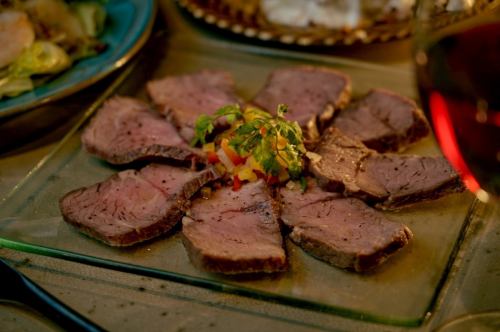 .
🔥The warmth of fire is perfect for winter nights.
When I sit in front of the stove,
A sense of relief comes over me, like the moment I light a fire in the fireplace.
It warms my back gently,
Even my cold heart slowly melts.
The terrace was lit only by firelight.
A quiet world one step away from the hustle and bustle of the city.
The air is crisp and clear,
At its core is a gentle heat.
This is surely the reason why I can't hate winter.
The "warmth" in the cold,
Because it feels stronger than any other season
#WinterTerrace
#Drinking outside is the best
#bonfirefeeling
#Winter
#Night Terrace
#Hot Terrace
#TokyoNight
#WinterVibes
#RooftopTokyo
#Memorable times
#WinterBBQ
#TerraceGirlsMeeting
#KichijojiNight
#FoodieTokyo
#Night view and flames