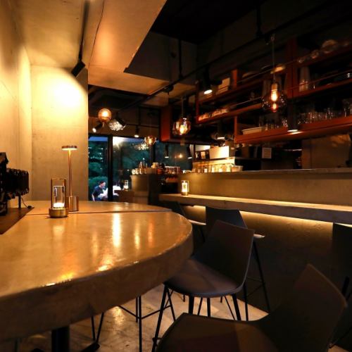 屋内カウンター席