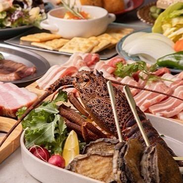 .
🔥【吉祥寺】冬BBQの完成形。炎・食・空間が揃うHONOO⛄️🔥

ストーブ完備の屋上テラスで楽しむ、冬限定BBQ。 
HONOOは、寒さを理由にしない“冬の外飲み”を叶える場所。 
井の頭公園すぐ横という好立地で、 
昼夜で異なる表情を楽しめるのも魅力。

秋冬限定《炎上級BBQプラン》では、 
A5黒毛和牛・伊勢海老・ホタテを炭火で豪快に。 
手ぶらOK、準備も片付けも不要で、 
誰でも気軽に本格BBQを体験できる🔥 

ペット同伴OK🐶（テラス席限定／事前確認／1組2匹まで） 
飲み放題は3,000円〜で種類も豊富🍺 
デート、女子会、忘年会、貸切パーティーまで対応。

📍【HONOO -ホノオ-】 
東京都武蔵野市御殿山1-3-3 A*G井の頭公園 East棟2F 
吉祥寺駅徒歩4分／井の頭公園すぐ横 
🕒11:30〜23:00（L.O.22:30）

#吉祥寺BBQ 
#東京BBQ 
#冬テラス 
#秋冬BBQ 
#屋上テラス