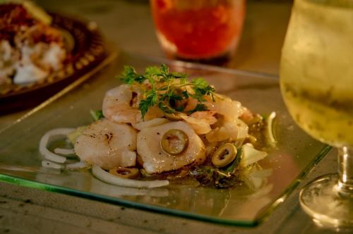 .
🔥【키치죠지】낮과 밤에서 “겨울 빛나는”하는, 옥상 테라스 HONOO📸⛄️

이노카시라 공원 바로 옆의 옥상에 펼쳐지는, 겨울 사양이 있었는지 테라스.
스토브와 담요가 완비되어,
추운 계절에서도 쾌적하게 보낼 수 있는 BBQ 스폿으로 주목을 받고 있다.

낮에는 자연광이 들어오는 테라스 점심.
밤에는 불꽃과 스토브의 등불이 물들이는, 로맨틱한 겨울 나이트 BBQ에 🔥

겨울 한정 《불상급 BBQ 플랜》에서는,
A5 흑모 와규·이세 새우·가리비 등을 숯불로 주왓과.
빈손으로 OK, 준비·정리 불필요로 부담없이 즐길 수 있다.

애완동물 동반OK🐶(테라스석 한정/사전확인)
음료 무제한은 크래프트 맥주나 와인 등 충실🍷
데이트나 여자회, 이벤트 이용에도 최적.

📍【HONOO -호노오-】
도쿄도 무사시노시 고텐야마 1-3-3 A*G 이노카시 공원 East동 2F
키치죠지역 도보 4분/이노카시 공원 바로 옆
🕒11:30~23:00(LO22:30)

#키치죠지
#겨울
#테라스
#겨울BBQ
#옥상테라스