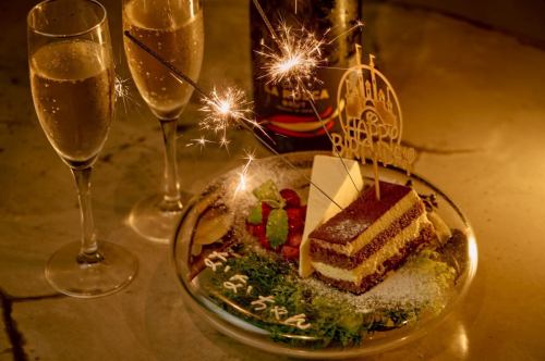 .
🔥【吉祥寺】外時間が気持ちいい季節に映える、屋上テラスHONOO🌿🔥
空が近く感じられる屋上テラスで、肩の力を抜いて過ごすひととき。
【HONOO】は、ストーブとブランケットを完備し、
少し肌寒い日でも心地よく楽しめるテラスBBQスポット。
炎のゆらめきが、昼も夜も雰囲気をぐっと引き上げてくれる🔥
井の頭公園すぐ横、吉祥寺駅徒歩4分。
昼は自然光に包まれるテラスランチ、
夜は灯りと炎が映えるナイトBBQへと表情が変わる。
《炎上級BBQプラン》では、
A5黒毛和牛・伊勢海老・ホタテを炭火で豪快に。
手ぶらOK、準備も片付けも不要で、集まるだけで楽しめる🍖
ペット同伴OK🐶(テラス席限定/事前確認)
飲み放題は3,000円〜でドリンクも充実🍷
📍【HONOO -ホノオ-】
東京都武蔵野市御殿山1-3-3 A*G井の頭公園 East棟2F
#吉祥寺BBQ
#屋上テラス
#TokyoEats
#RooftopTokyo
#PetFriendlyTokyo