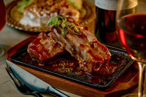 .
🔥【吉祥寺】日常にちょうどいい非日常。屋上テラスHONOO🌿🔥
駅からすぐ、井の頭公園の横にある屋上テラス。
HONOOは、外にいる心地よさを気軽に楽しめるBBQスポット。
ストーブとブランケット完備で、
季節を問わず長く過ごせるのが魅力🔥
昼は自然光が気持ちいいランチタイム。
夜は炎と灯りが心地いいナイトBBQへ。
《炎上級BBQプラン》では、
A5黒毛和牛・伊勢海老・ホタテを炭火で焼き上げる。
手ぶらOK、準備不要で、気軽に集まれる🍖
ペット同伴OK🐶
飲み放題はドリンクも豊富で満足度◎🍷
📍【HONOO -ホノオ-】
東京都武蔵野市御殿山1-3-3 A*G井の頭公園 East棟2F
#屋上テラス
#TokyoEats
#RooftopTokyo
#TokyoFoodie
#HiddenGemTokyo