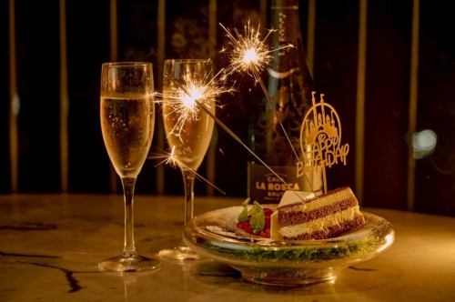 .
🔥【吉祥寺】気取らず楽しめる、屋上テラスBBQの定番HONOO🔥🌿
街のすぐそばにある、ちょっと特別な屋上空間。
HONOOのテラスは、季節を問わず使いやすい設備が整ったBBQスポット。
炎の灯りが、昼も夜もゆったりした時間をつくってくれる🔥
井の頭公園すぐ横で、
昼は明るく開放的なテラスランチ、
夜は落ち着いたナイトBBQへ。
《炎上級BBQプラン》では、
A5黒毛和牛・伊勢海老・ホタテを炭火で。
手ぶらOKで、集まるだけの気軽さが嬉しい🍖
ペット同伴OK🐶
飲み放題3,000円〜でシーンを選ばず使える🍻
📍【HONOO -ホノオ-】
東京都武蔵野市御殿山1-3-3 A*G井の頭公園 East棟2F
#吉祥寺おすすめ
#屋上テラス
#TokyoDining
#RooftopBBQ
#VisitTokyo