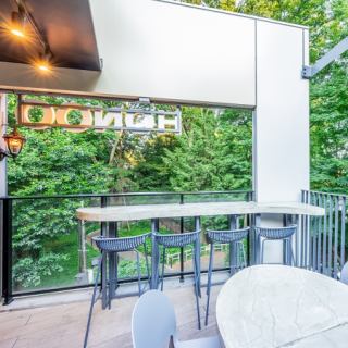 [3F] Rooftop terrace table seating for 3-4 people