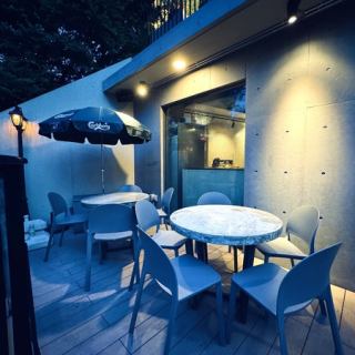 [2F] Balcony table seating for 4-8 people *Completely non-smoking