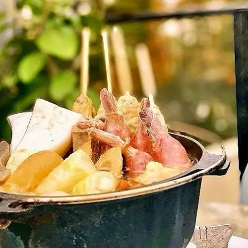 .
🔥炭火の香りに包まれる、初夏の屋上時間🍖🌿

吉祥寺駅から徒歩4分、井の頭公園すぐ横。
屋上テラス【HONOO】では、心地よい風を感じながら食事を楽しめます。

昼は明るい空の下でテラスランチ☀️
夜は炎のぬくもりと夜風を味わうナイトBBQ🌙🔥
街中にいながら、ゆったり過ごせる開放的な空間です。

《BBQプラン》には、A5黒毛和牛、伊勢海老、ホタテなど豪華な食材をご用意✨
準備や片付けは不要で、手ぶらのまま気軽に楽しめます。

ペット同伴OK🐶
テラス席限定・要事前確認・1グループ2匹まで。

クラフトビール、ワイン、カクテル、日本酒などを楽しめる飲み放題もあります🍻

📍HONOO
東京都武蔵野市御殿山1-3-3 East棟2F

#吉祥寺BBQ
#吉祥寺グルメ
#屋上テラス
#RooftopBBQ
#東京テラス